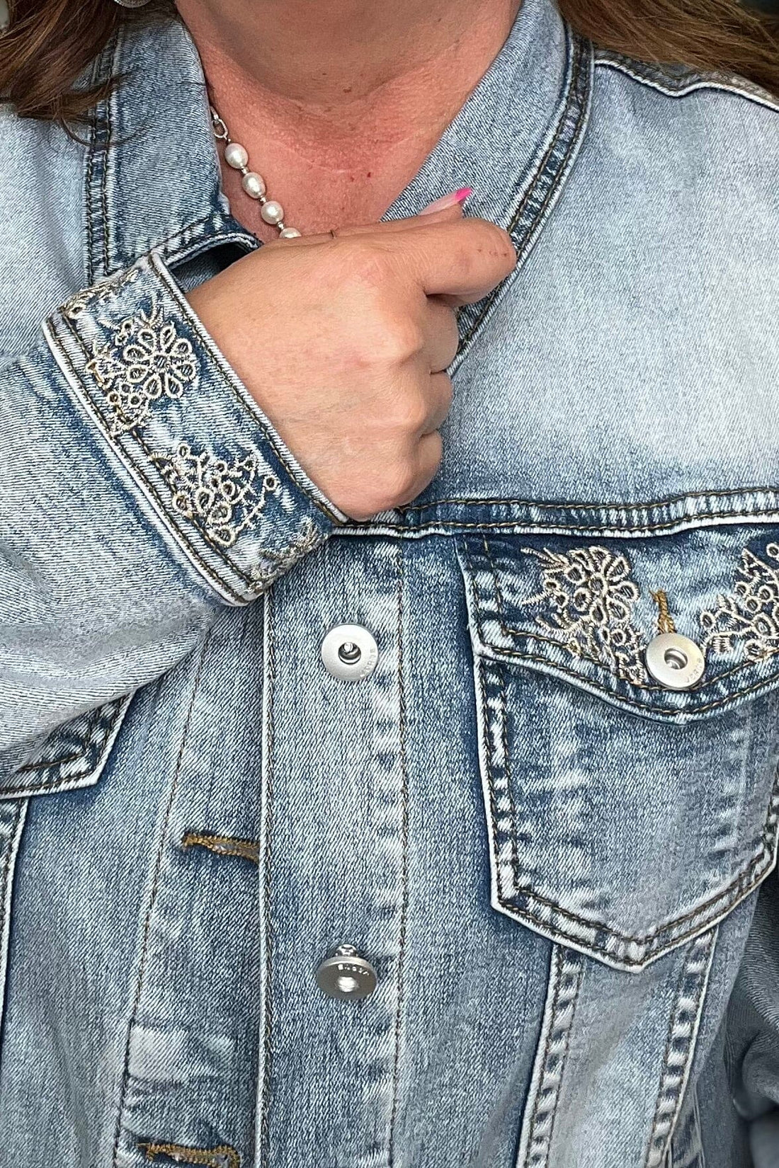 Jean Jacket with Embroidered Flowers JACKET KEREN HART 