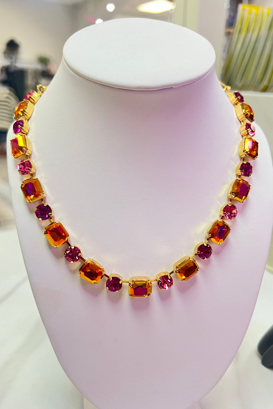 Every Other Stone Necklace in &quot;Bougainvillea&quot; in Yellow Gold BETTERBRANDJEWELRY Mariana 